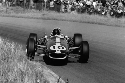 Dan Gurney Receives Robert E. Petersen Lifetime Achievement Award