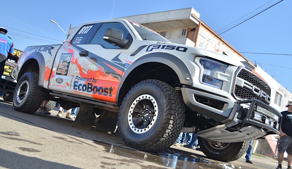 No Matter The Terrain, The 2017 Ford F-150 Raptor Delivers