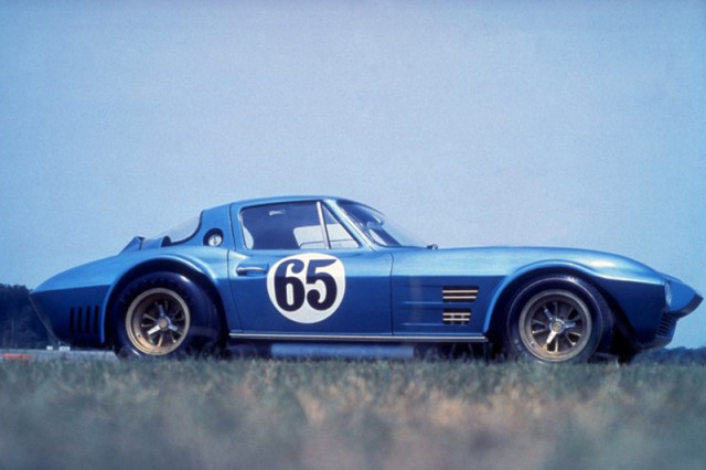 Hemmings-1963-Chevrolet-Corvette-Grand-Sport-Race-Car-W63HV_CH002-700x461