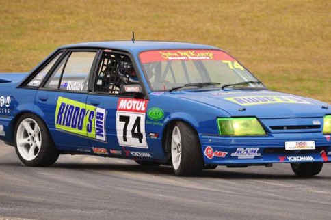 Video: Can a V8 Commodore Outrun a Lightweight RX-7?