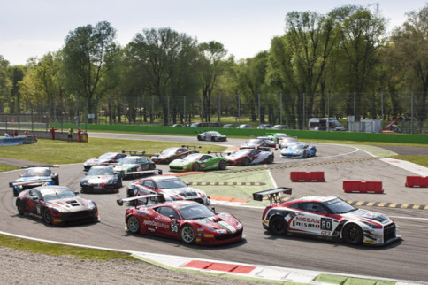 Video: Nismo GT-R Passes 18 Cars in One Lap