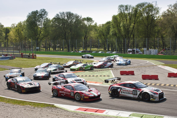 Video: Nismo GT-R Passes 18 Cars in One Lap