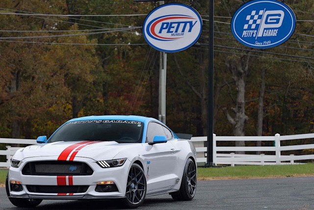 Images courtesy of Mecum Auctions.