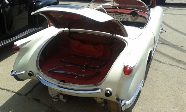 If you look closely, you can see the trailer hitch that "Crete had installed for towing a trailer on her many journeys.