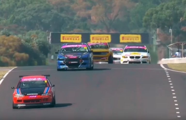 Video: Stunning Civic Blitzes V8s at Bathurst!