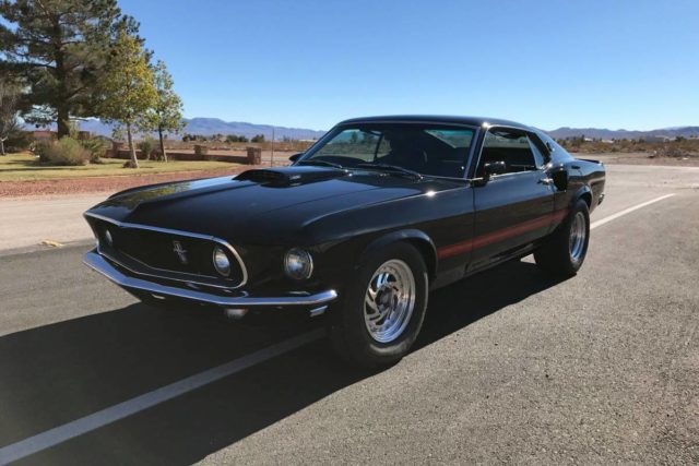 1969_Ford_Mustang_Mach_1-1