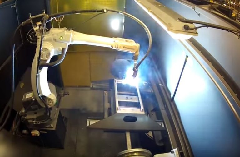 Video: The Robot Weld With B&W Trailer Hitches