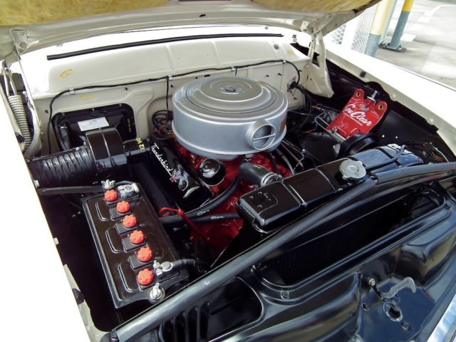 1956_Ford_Fairlane_Victoria_coupe_(6713038811)