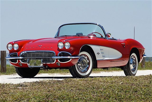 Lot 731 1961 red and white Corvette1