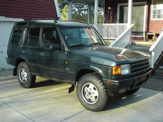 A Discovery I sits unmolested and ready for the dirt!