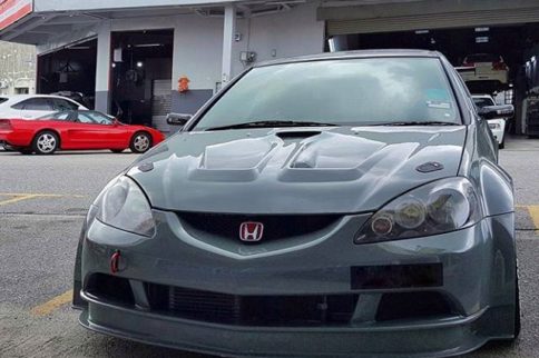 Video: Screaming Integra Type-R Attacks Sepang