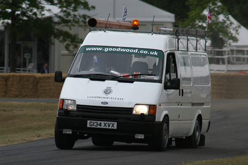 Video: Jaguar XJ220-Powered Ford Transit Van Shocks Bystanders