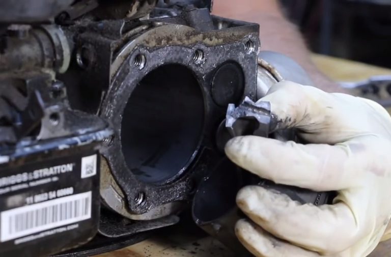 Video: Connecting Rod Disintegrates Inside Running Engine