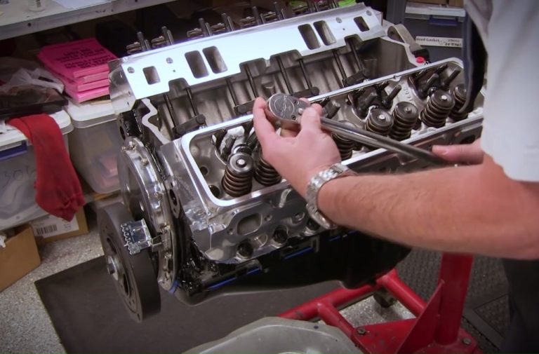 Video: Guideplate Adjustment Process For Small-block Chevy Engine