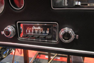 SEMA 2017: Retrosound Puts Modern Music In Your Classic