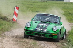 Video: Rally-Spec 911 Drifts in the Dirt
