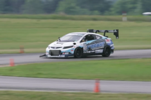 Video: V8-Powered 350Z Battles 700-HP Civic at Gingerman!