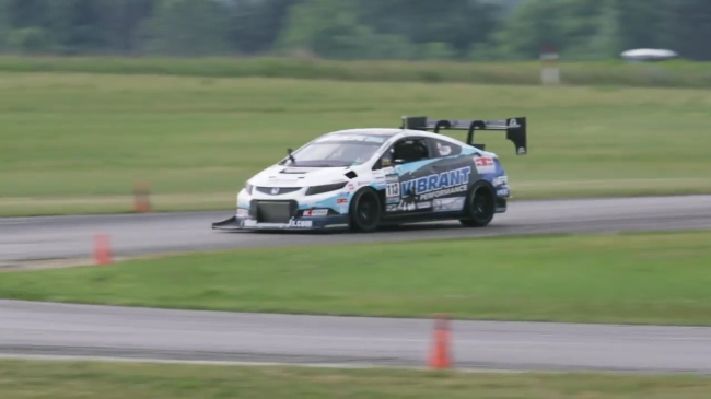 Video: V8-Powered 350Z Battles 700-HP Civic at Gingerman!