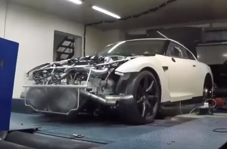 GTR World War! Alpha Logic Resets GTR World Record In Bahrain