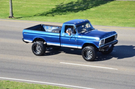 fords-take-over-the-strip-at-the-pigeon-forge-rod-run-2018-04-23_23-49-29_359149