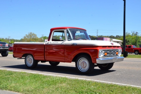 fords-take-over-the-strip-at-the-pigeon-forge-rod-run-2018-04-23_23-52-05_118118