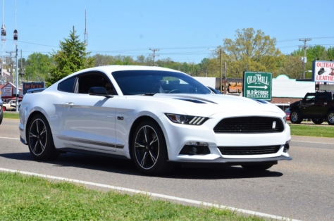 fords-take-over-the-strip-at-the-pigeon-forge-rod-run-2018-04-23_23-52-15_556591