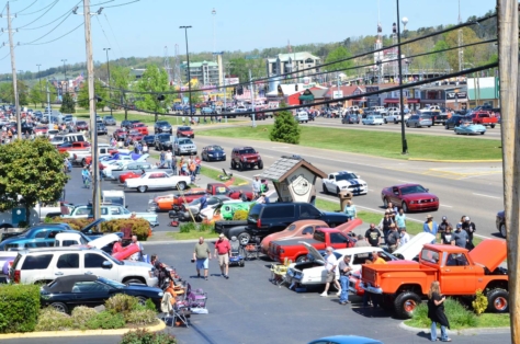 fords-take-over-the-strip-at-the-pigeon-forge-rod-run-2018-04-23_23-53-21_202463