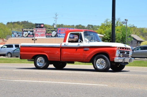 fords-take-over-the-strip-at-the-pigeon-forge-rod-run-2018-04-23_23-53-50_434189