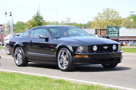 fords-take-over-the-strip-at-the-pigeon-forge-rod-run-2018-04-23_23-58-46_308225