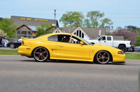 fords-take-over-the-strip-at-the-pigeon-forge-rod-run-2018-04-24_00-00-18_601704