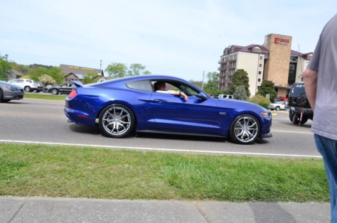 fords-take-over-the-strip-at-the-pigeon-forge-rod-run-2018-04-24_00-00-50_960483