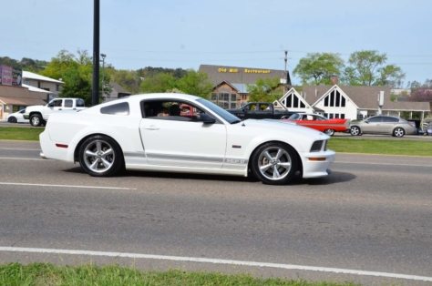 fords-take-over-the-strip-at-the-pigeon-forge-rod-run-2018-04-24_00-03-12_608781