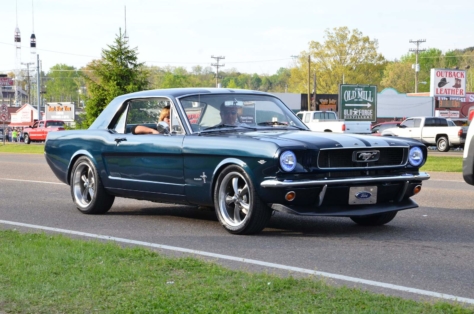 fords-take-over-the-strip-at-the-pigeon-forge-rod-run-2018-04-24_00-04-35_630735