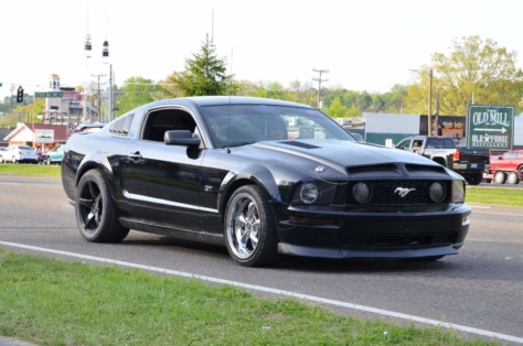 fords-take-over-the-strip-at-the-pigeon-forge-rod-run-2018-04-24_00-04-46_051264