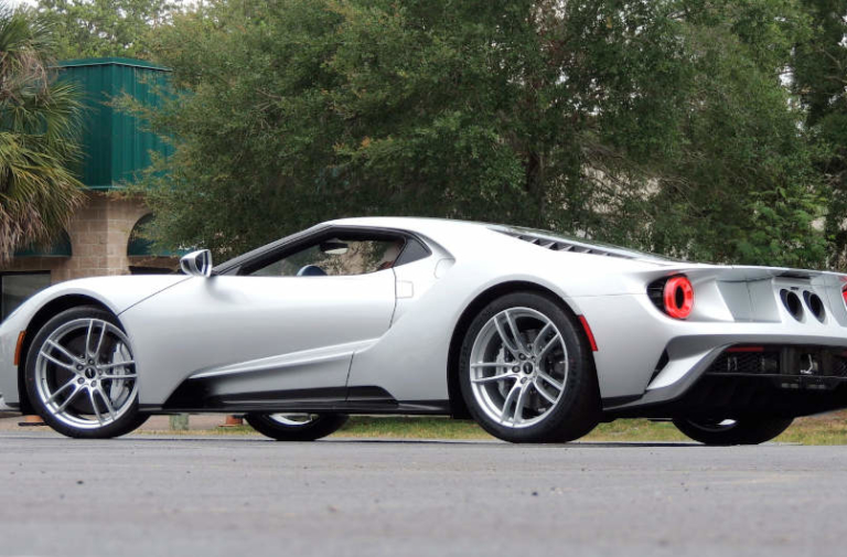 7-Mile 2017 Ford GT Supercar Up For Auction At Mecum In Indy