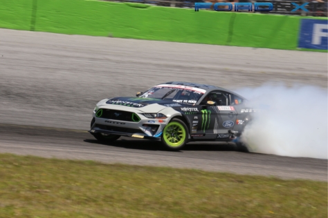 mustangs-fought-hard-at-formula-drifts-scorched-earth-in-orlando-2018-04-29_18-44-07_308380