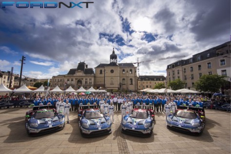 ford-gt-races-podium-24-hours-le-mans-2018-06-18_16-03-15_696517