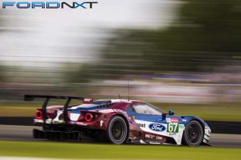 ford-gt-races-podium-24-hours-le-mans-2018-06-18_16-04-07_831055
