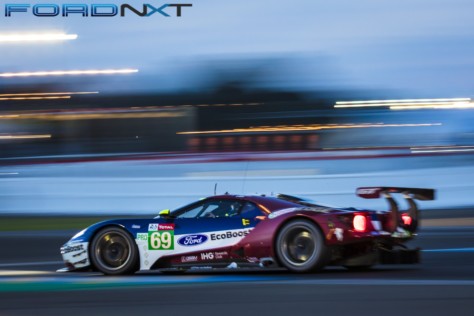 ford-gt-races-podium-24-hours-le-mans-2018-06-18_16-04-25_952436