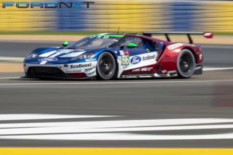 ford-gt-races-podium-24-hours-le-mans-2018-06-18_16-04-46_036521