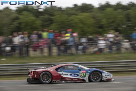 ford-gt-races-podium-24-hours-le-mans-2018-06-18_16-05-25_898565