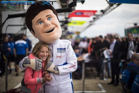 ford-gt-races-podium-24-hours-le-mans-2018-06-18_16-05-41_908607