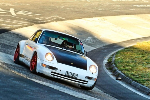 Video: Madman Drifts Porsche 993 at High Speed