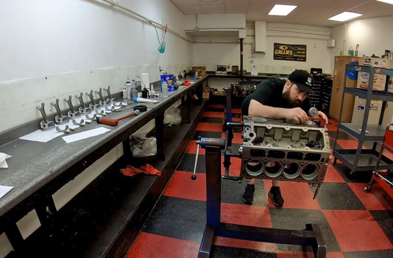 A 900-Horsepower LQ9 Short-Block Going Together In Nine Minutes