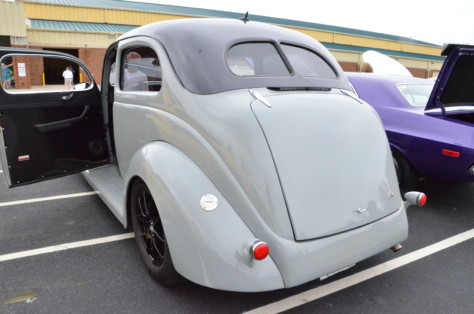 1937-ford-sedan-booster-begs-to-be-different-2018-08-07_02-03-33_359582