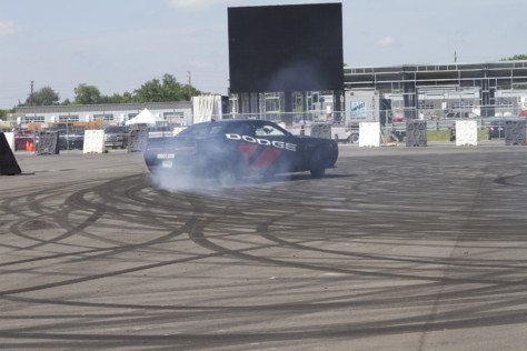 4th-annual-roadkill-nights-sees-street-legal-drag-racing-on-woodward-2018-08-14_22-47-01_254305