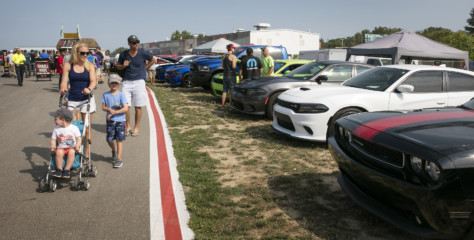 4th-annual-roadkill-nights-sees-street-legal-drag-racing-on-woodward-2018-08-14_22-57-19_830968