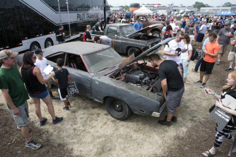 4th-annual-roadkill-nights-sees-street-legal-drag-racing-on-woodward-2018-08-14_22-57-28_908897