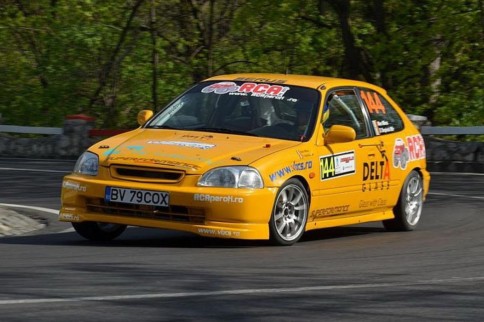 Video: Superhuman Hillclimber Slides And Crashes An EK4 Civic
