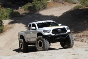 Mike Czajkowski's 2016 IFS Tacoma Rock Crawler